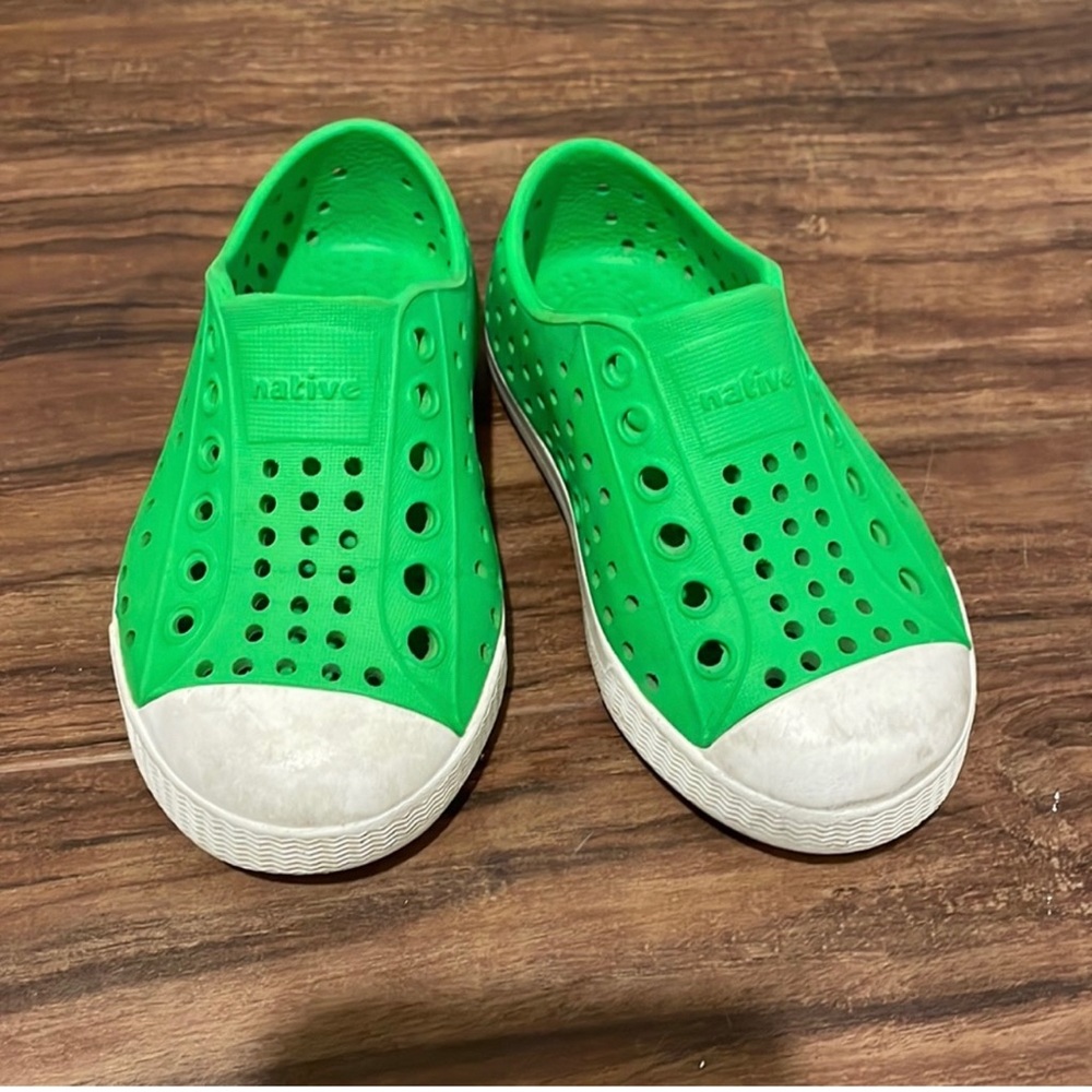 Native Toddler Sneakers Water Shoes Size 6 c